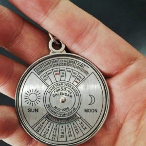 Breloc - calendar pe 50 de ani | Kikkerland